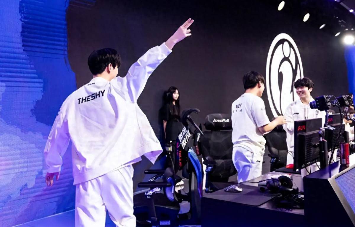 Hanwha Life Esports 击败 T1 在 LCK 2025赛季