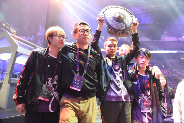 EPL S20 小组赛：艰难取胜 COL 2-1击败Astralis