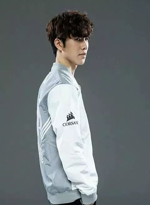 据LCK官方消息，将于12月22日本周四开启LCK2022年度颁奖典礼，并将在多个频道开启直播